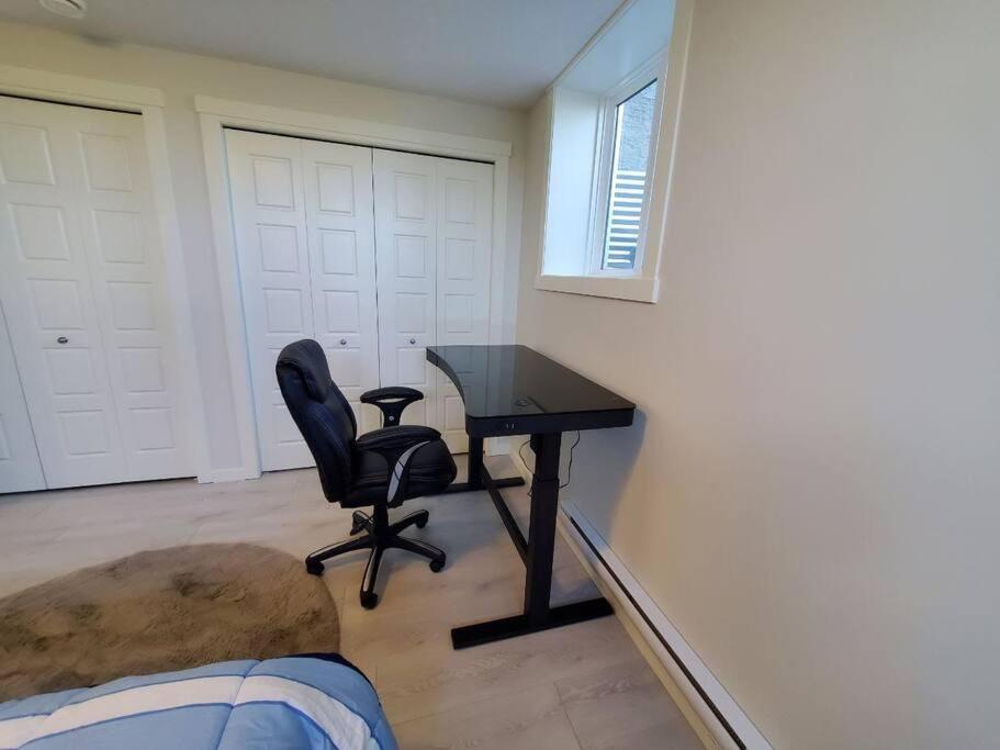 شقة Cozy Rockland Park Unit+Parking YYC المظهر الخارجي الصورة