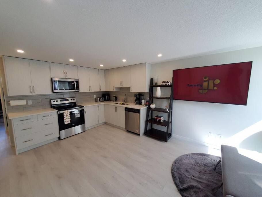 شقة Cozy Rockland Park Unit+Parking YYC المظهر الخارجي الصورة