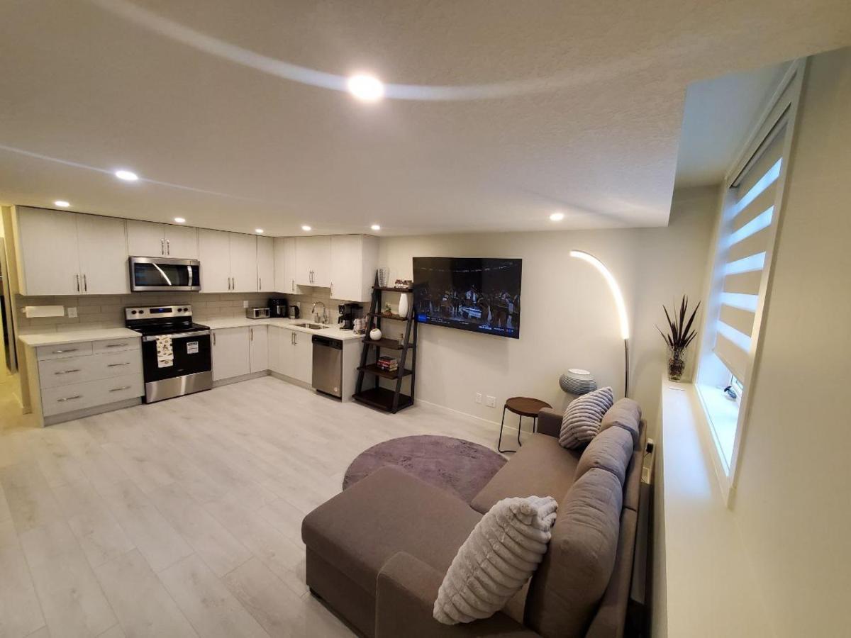 شقة Cozy Rockland Park Unit+Parking YYC المظهر الخارجي الصورة