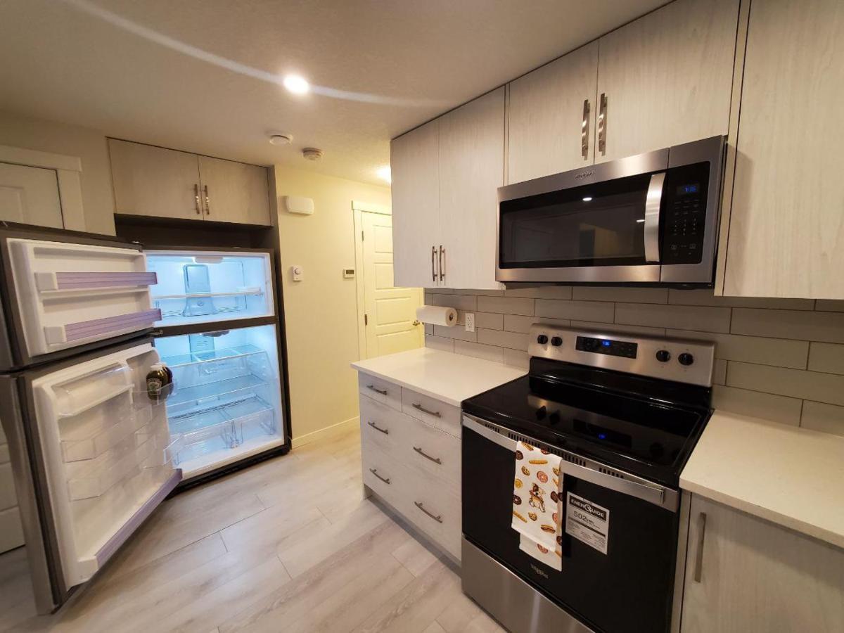شقة Cozy Rockland Park Unit+Parking YYC المظهر الخارجي الصورة