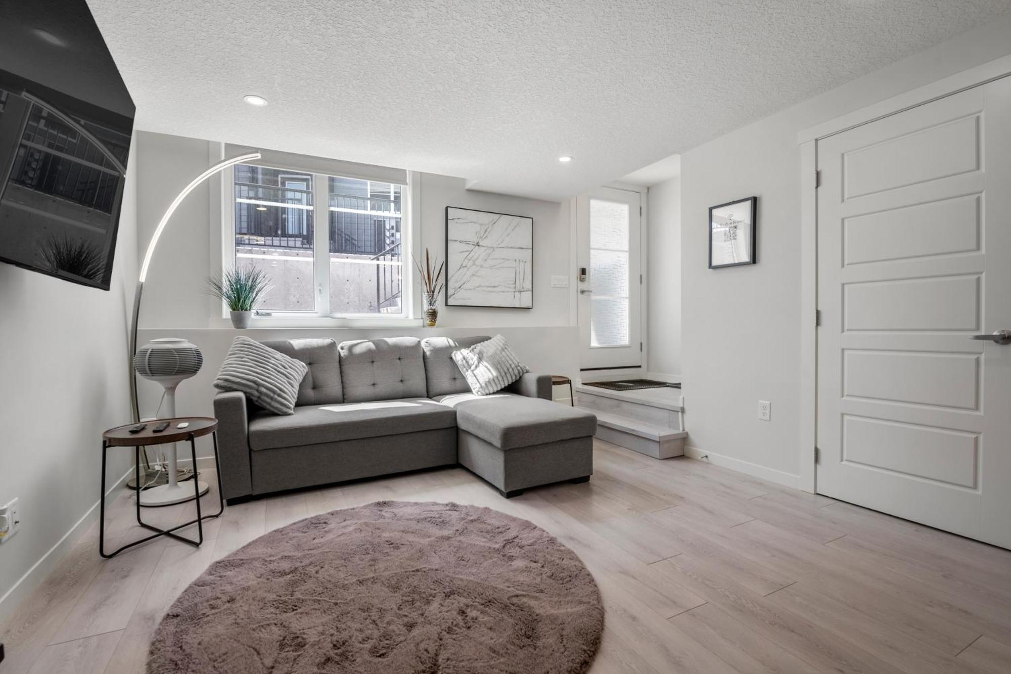 شقة Cozy Rockland Park Unit+Parking YYC المظهر الخارجي الصورة