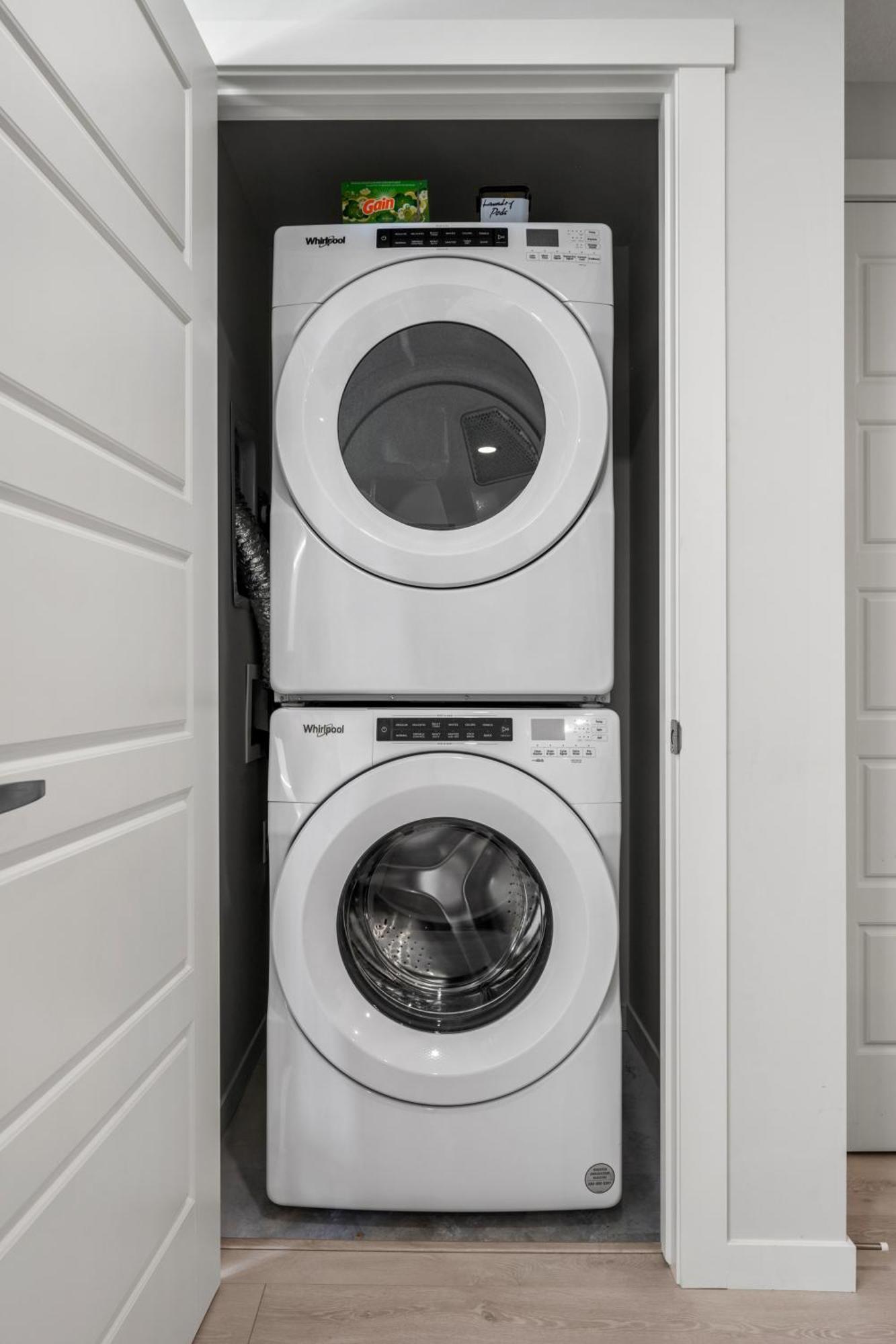 شقة Cozy Rockland Park Unit+Parking YYC المظهر الخارجي الصورة
