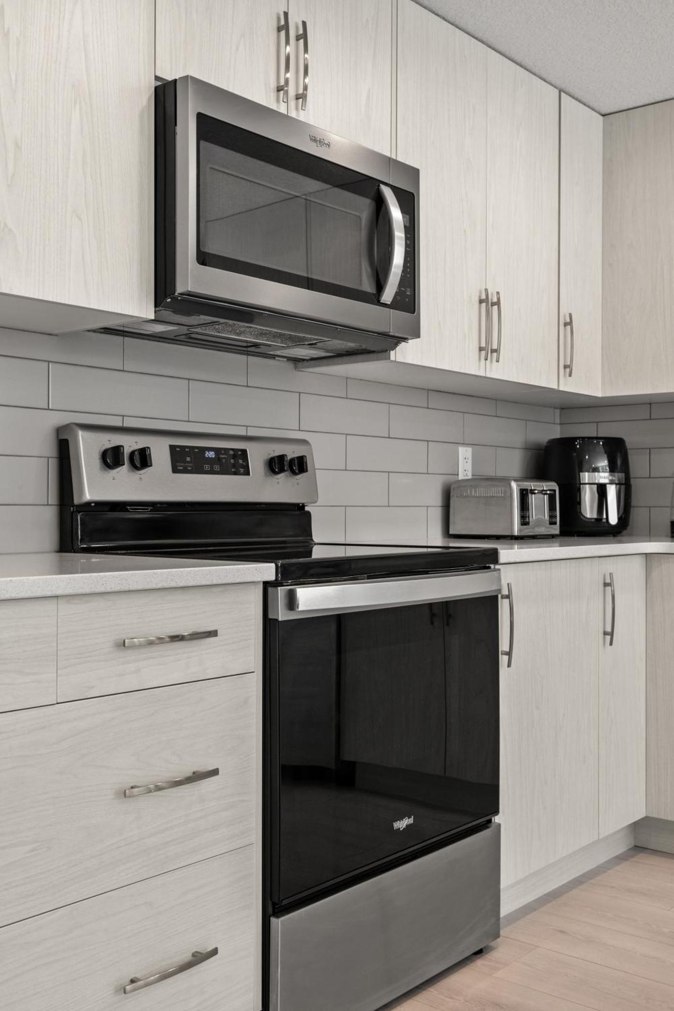 شقة Cozy Rockland Park Unit+Parking YYC المظهر الخارجي الصورة