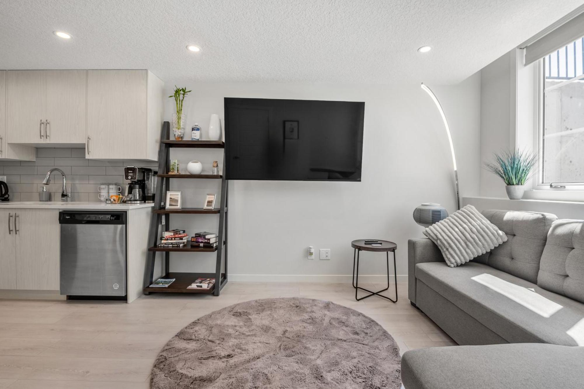 شقة Cozy Rockland Park Unit+Parking YYC المظهر الخارجي الصورة