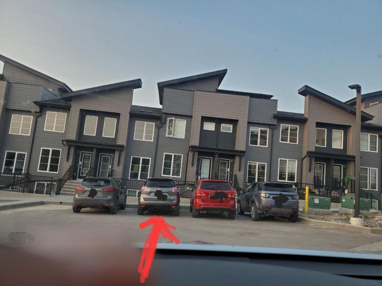 شقة Cozy Rockland Park Unit+Parking YYC المظهر الخارجي الصورة
